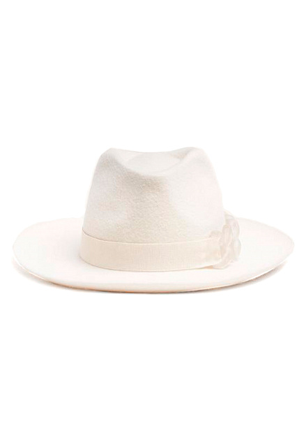 Белая шляпа-федора с фирменным декором GCDS