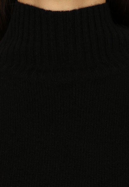 Базовый черный свитер MAX&MOI