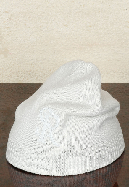 Кашемировая шапка белого цвета